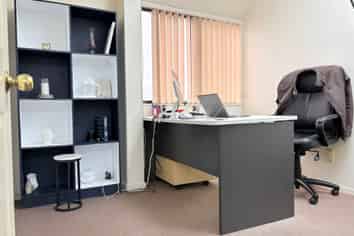 100M² UPSTAIRS OFFICE FOR LEASE
