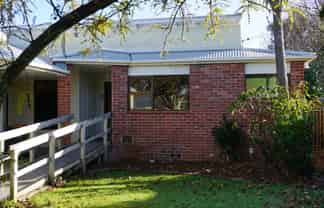 24 Savage Crescent, West End