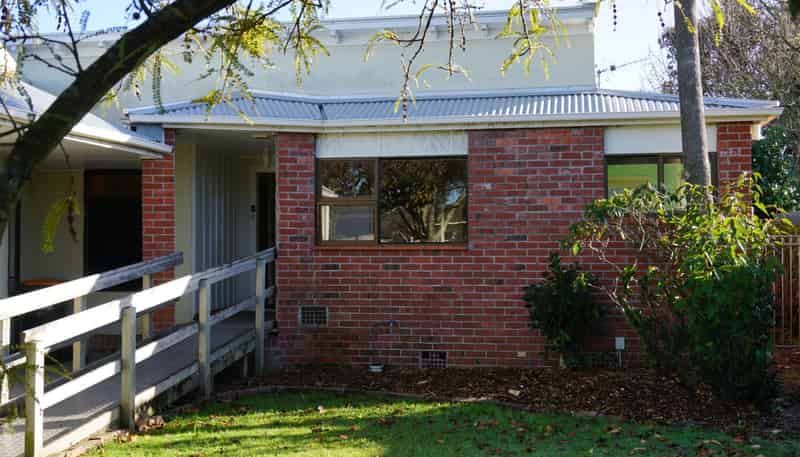 24 Savage Crescent, West End