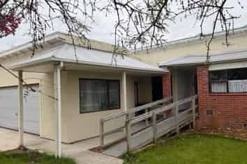 24 Savage Crescent, West End