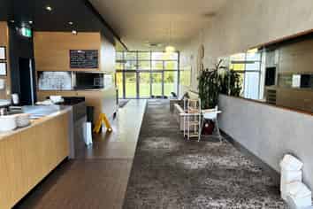 STANDOUT LINCOLN ROAD HOSPITALITY OFFER
