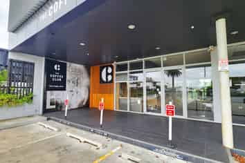 STANDOUT LINCOLN ROAD HOSPITALITY OFFER
