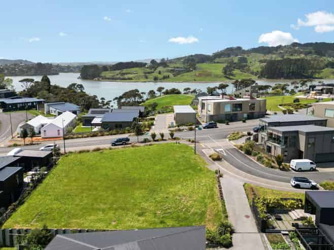 2 Pekapeka Street, Raglan
