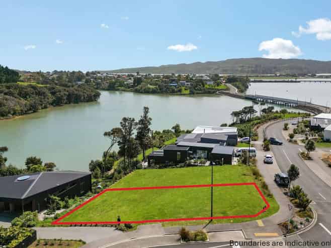 2 Pekapeka Street, Raglan