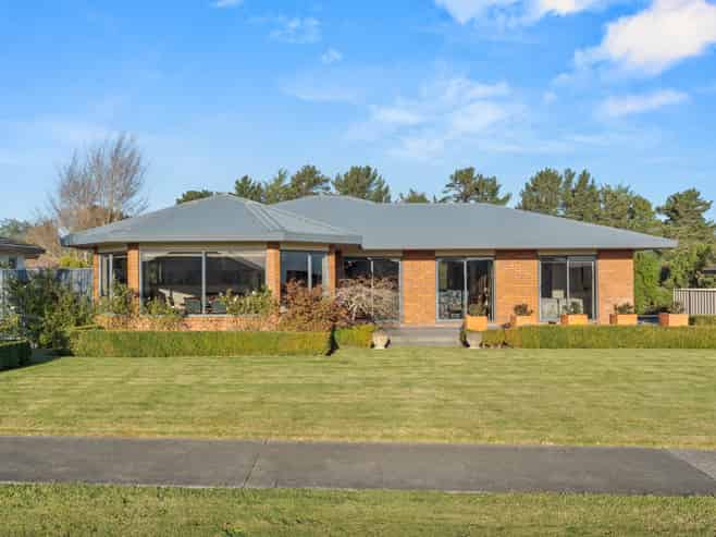 30 Cody Crescent, Lansdowne