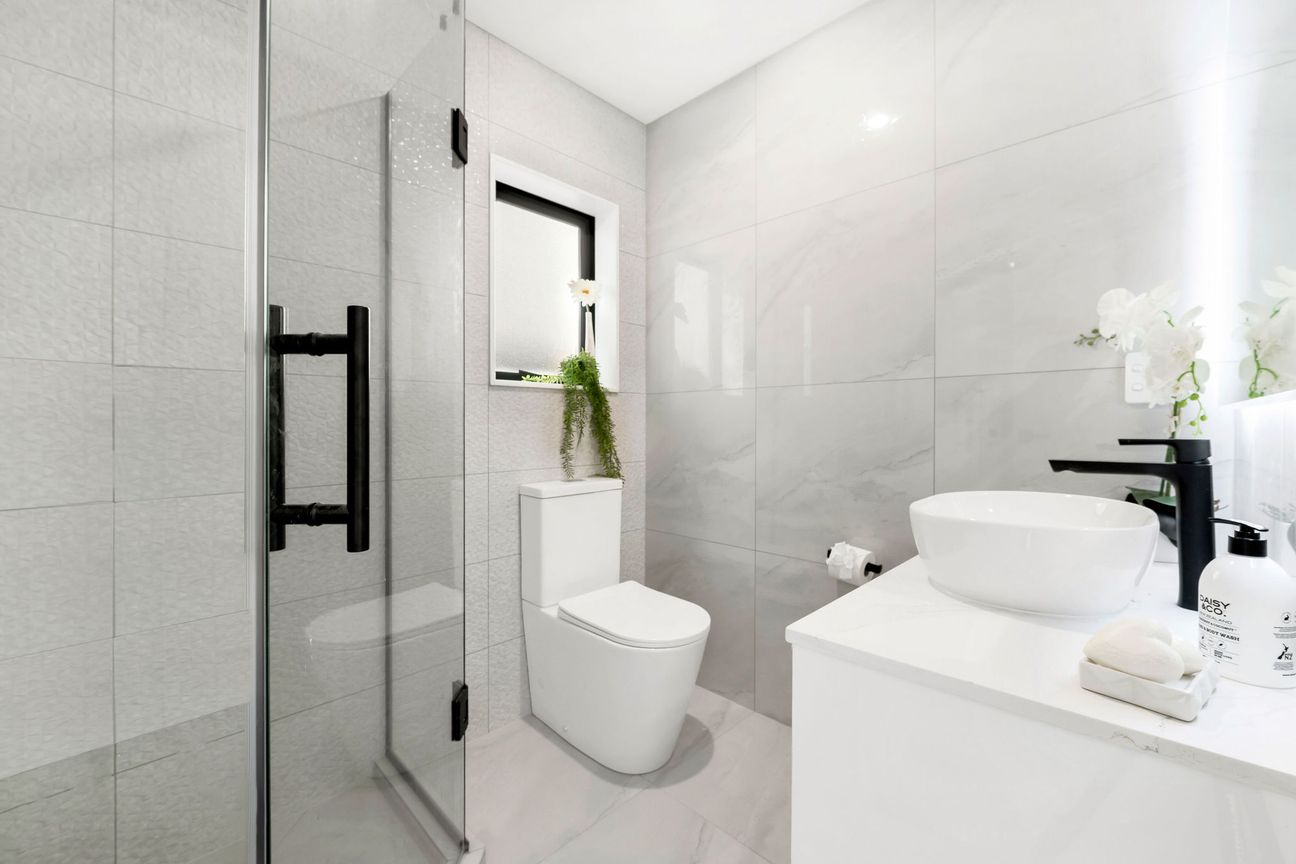 Brand New Home, Modern Living – další