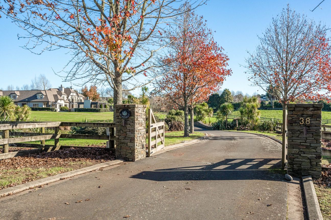 Whitford Estate of Scale, Substance and Prestige – pohled 3