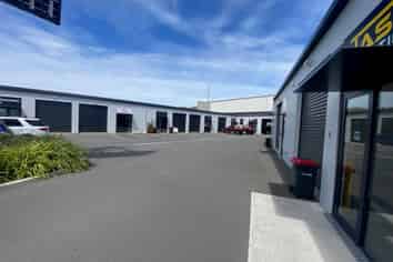 Modern,Tidy Industrial Unit, Ready to Go!