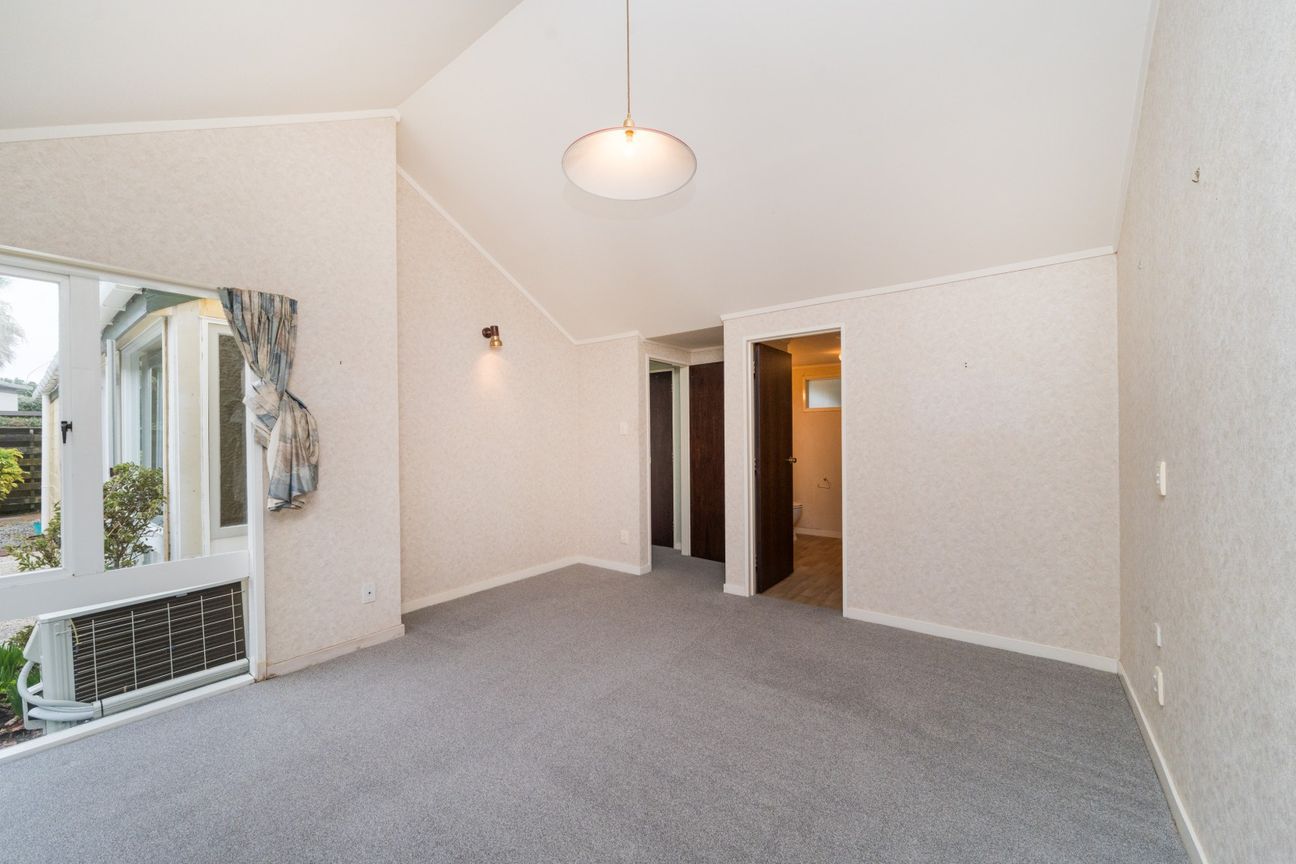 PEACEFUL, PRIVATE AND PACKED WITH POTENTIAL – další