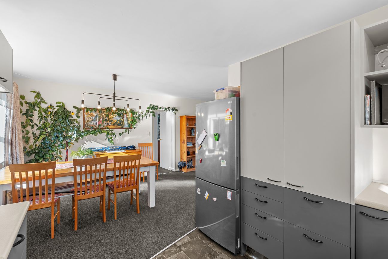 Standalone Easy Care Living with Motivated Vendor - Więcej