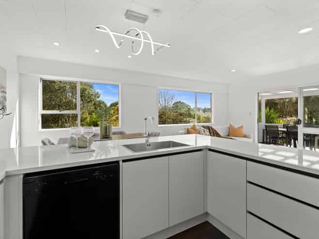 25 Dobell Road, Stanmore Bay