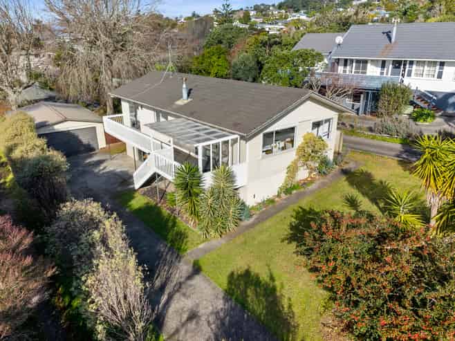 25 Dobell Road, Stanmore Bay