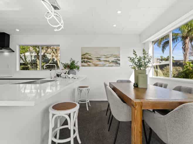 25 Dobell Road, Stanmore Bay