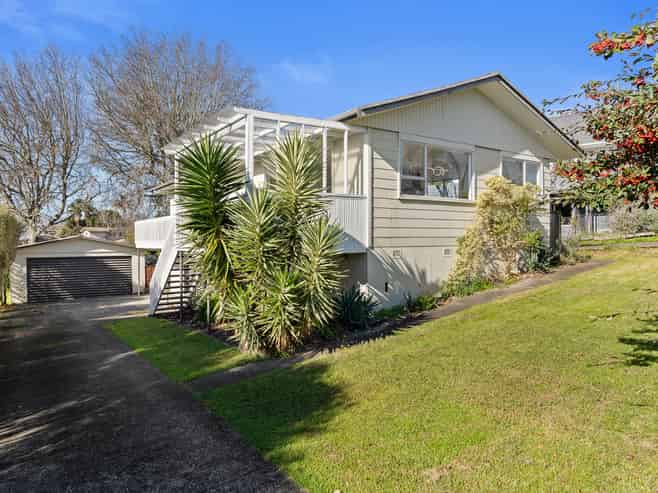 25 Dobell Road, Stanmore Bay