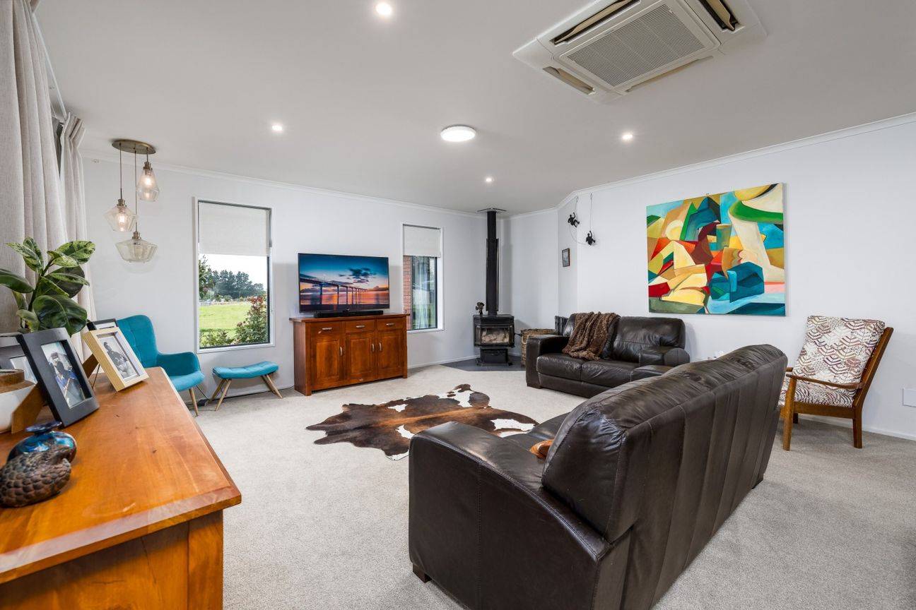 Exceptional lifestyle and garaging close to town - Mehr