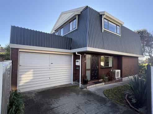 2/62A Tipahi Street, Nelson South
