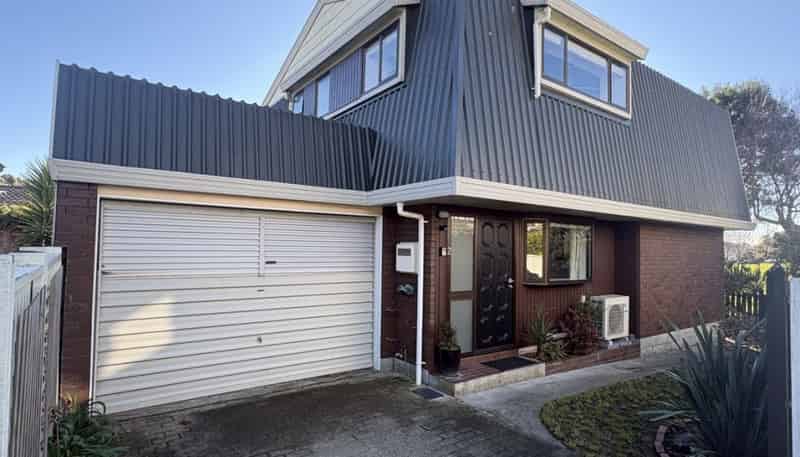 2/62A Tipahi Street, Nelson South