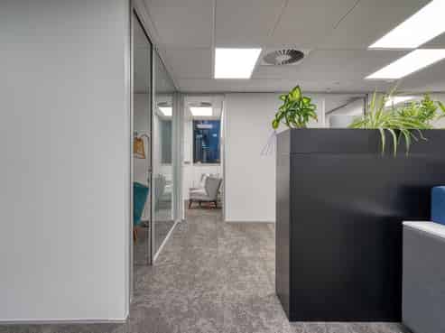 Well-appointed workspace in prime city fringe
