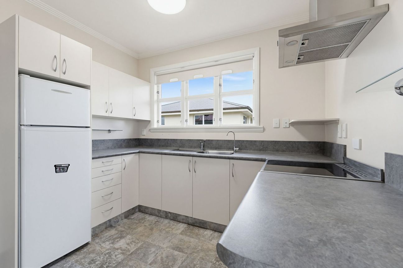 Low maintenance, affordable on Lincoln! - Vista 2