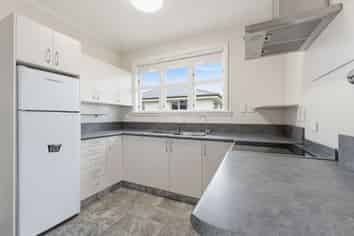 11 Lincoln Road, Springvale