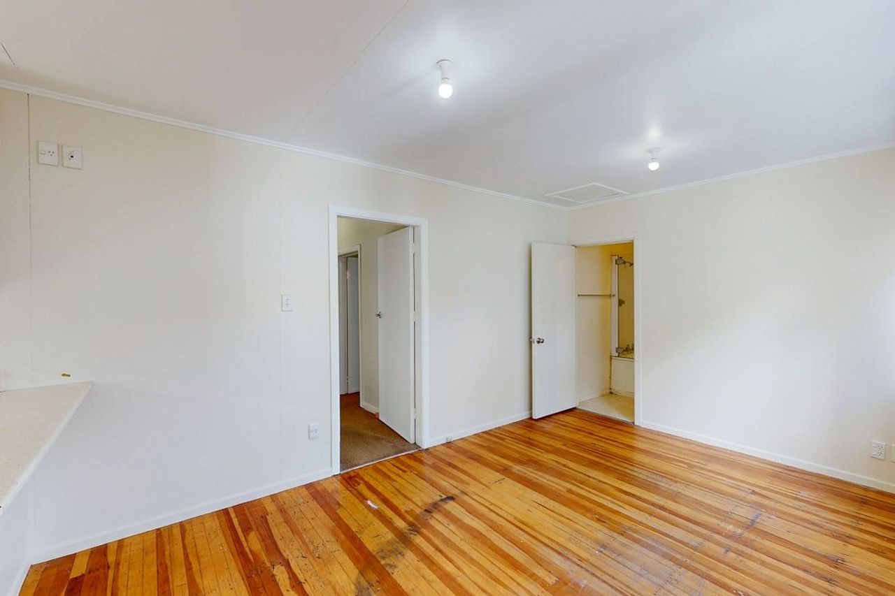 Spacious 6 Bedroom Home – Prime Location Near Massey University & Newtown Shops! - Widok 3