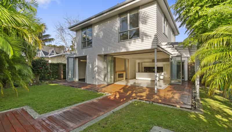 17 Raetihi Crescent, Mount Albert