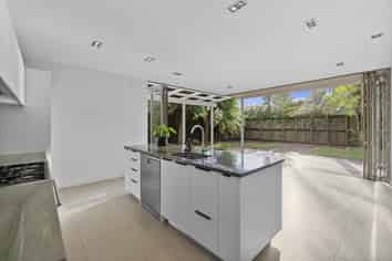 17 Raetihi Crescent, Mount Albert