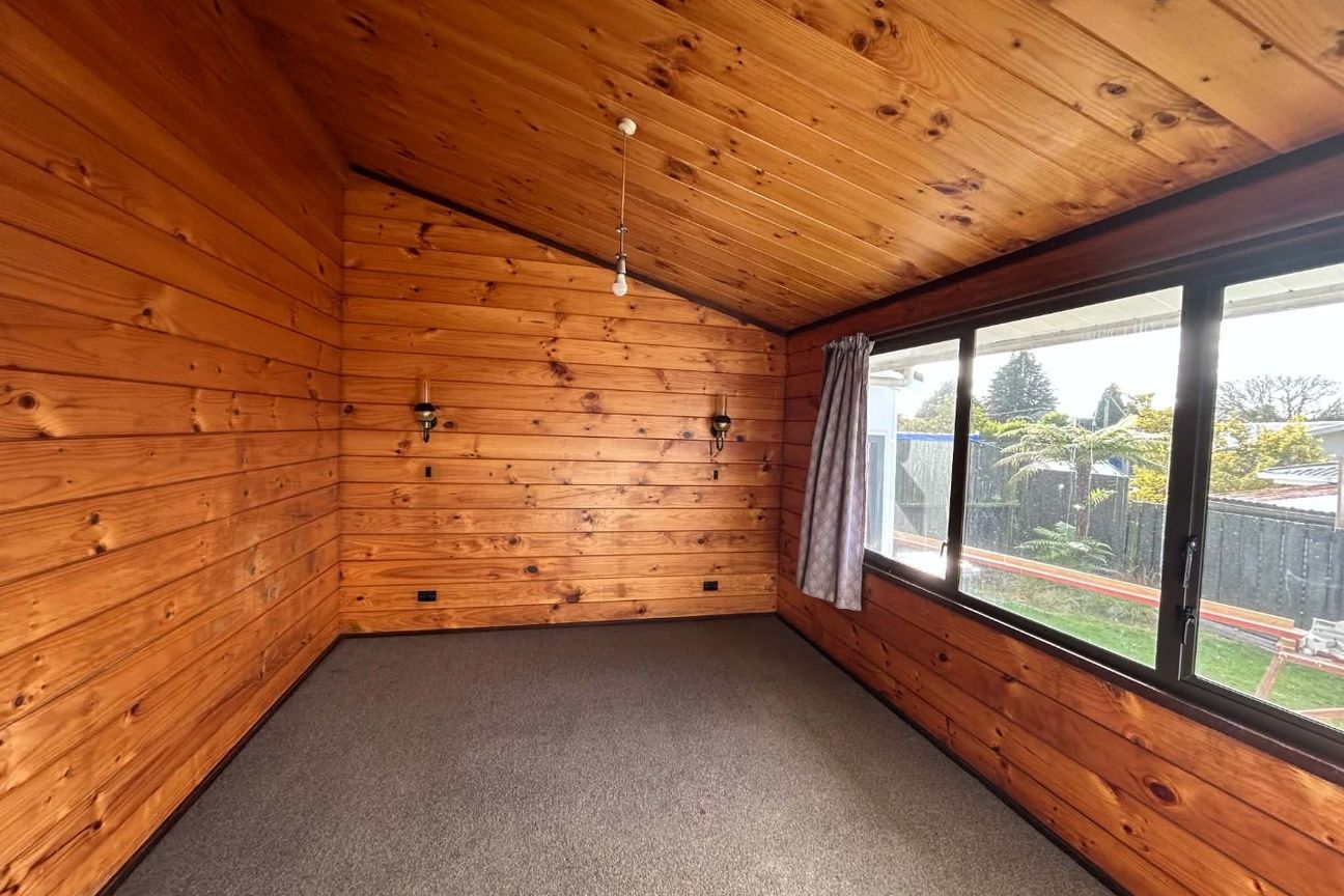 Lovely Lockwood In Western Heights - Meer