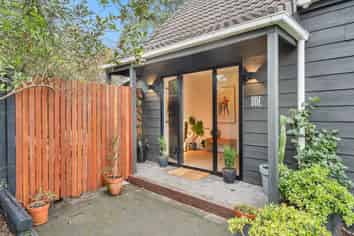 1/406 East Coast Road, Sunnynook