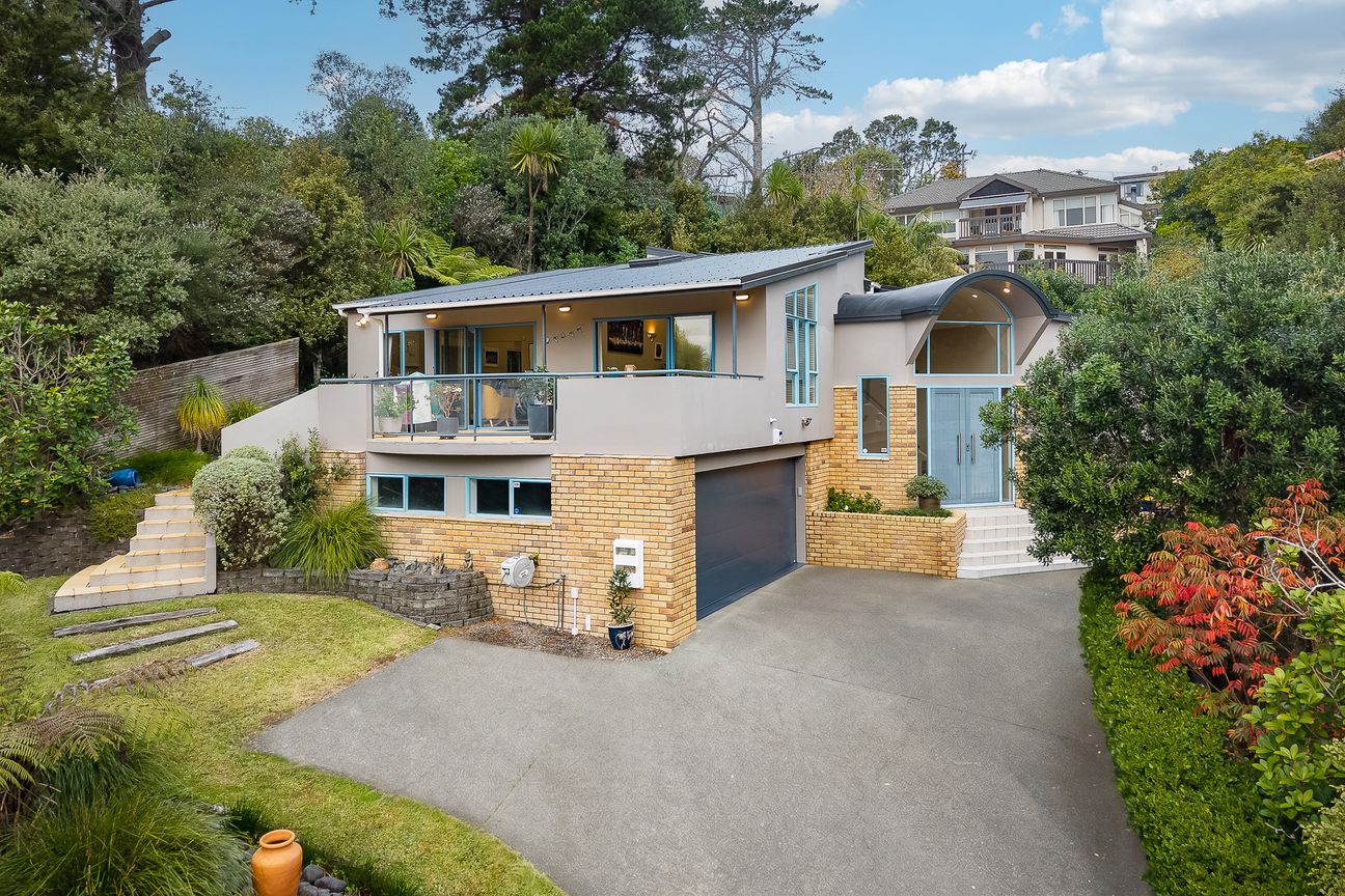 A Rare Opportunity After 32 Years - Vista 2