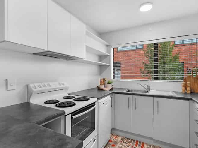 2/15 Coles Place, Saint Albans