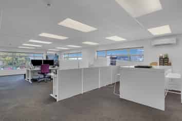 Modern dual-income investment in Burnside