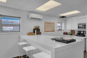Modern dual-income investment in Burnside