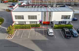 Modern dual-income investment in Burnside