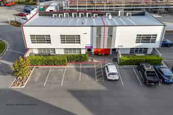 Modern dual-income investment in Burnside