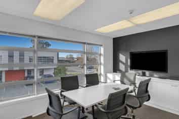 Modern dual-income investment in Burnside