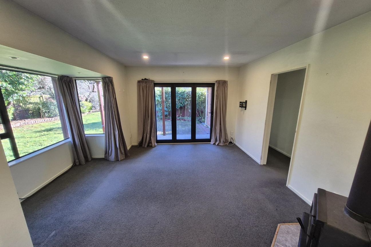 Charming, Sunny & Private – A Hidden Gem in the Heart of Rolleston - Więcej