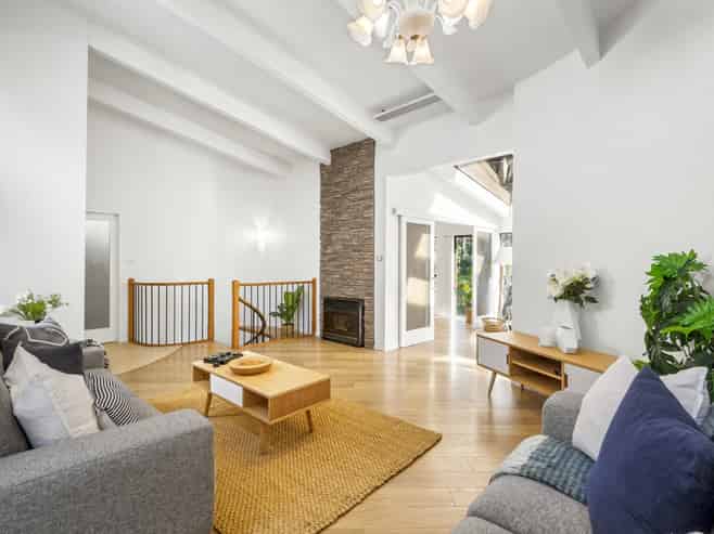 9 Saddleback Rise, Murrays Bay