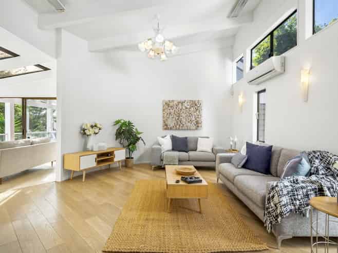 9 Saddleback Rise, Murrays Bay