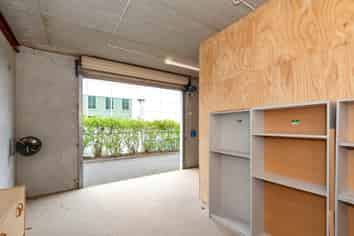 PREMIUM OFFICE WITH 25+ SECURE CAR PARKS
