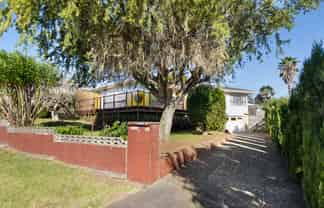 4 April Place, Red Hill