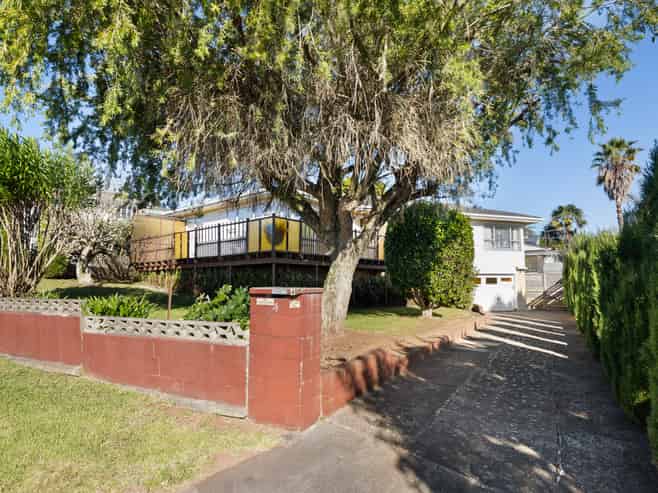 4 April Place, Red Hill