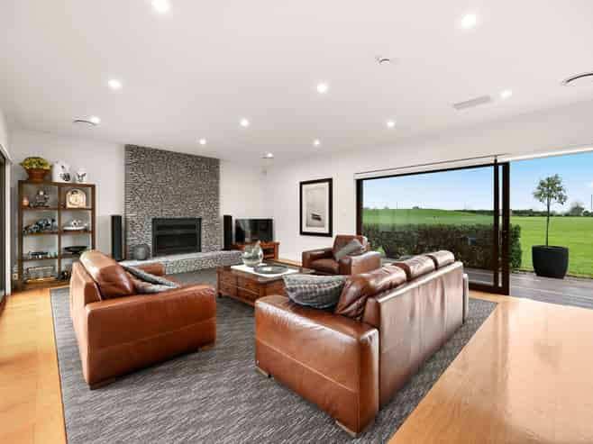 21 Darjon Drive, Huntington