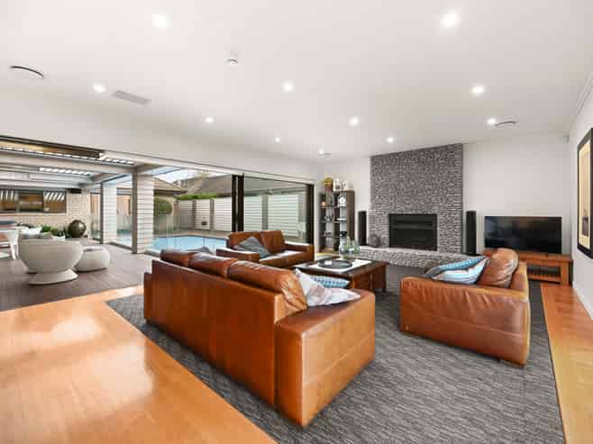 21 Darjon Drive, Huntington
