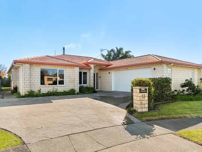 13 Roger Street, Lytton West