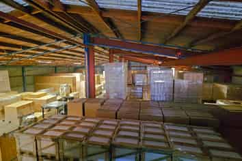 Quality Workshop with Crane and Yard For Lease