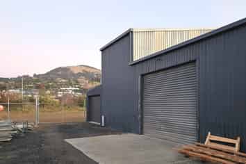 Quality Workshop with Crane and Yard For Lease