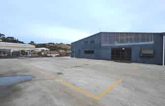 Quality Workshop with Crane and Yard For Lease
