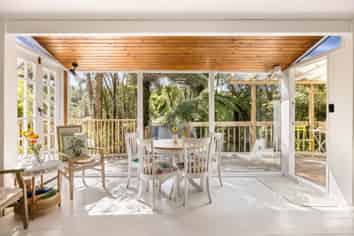 26 Mahoe Road, Titirangi