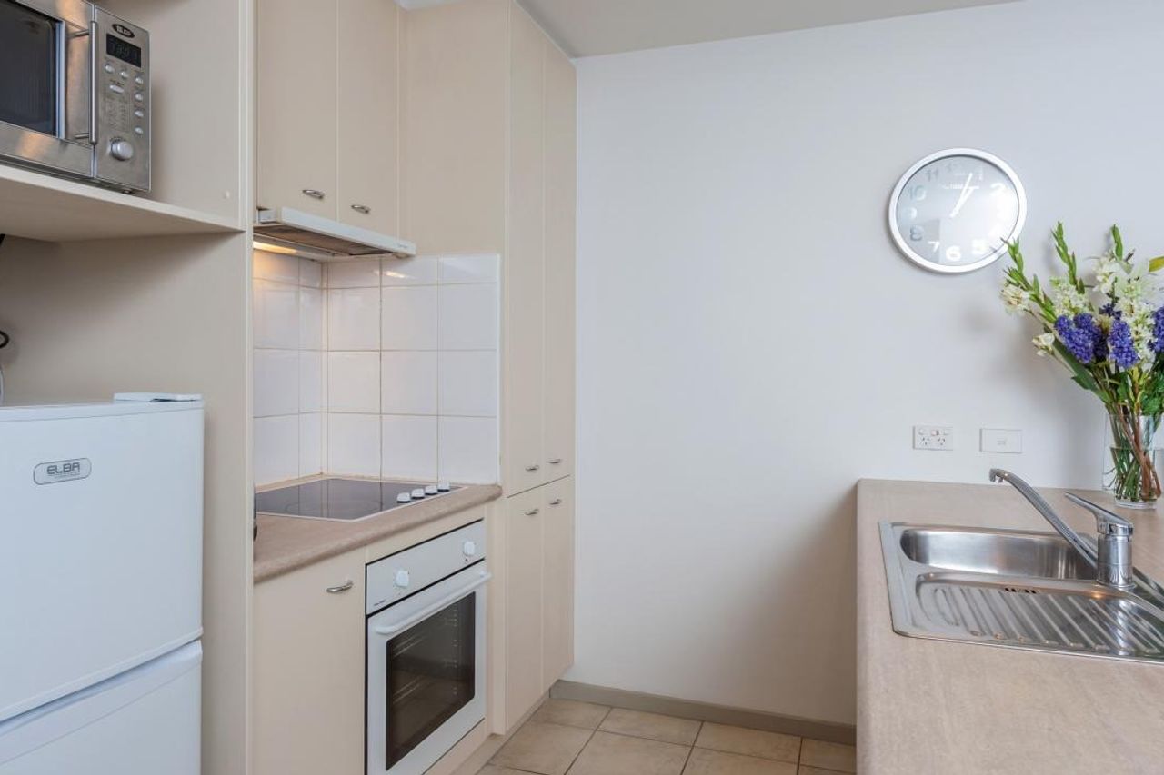One Bedroom with Car Park Included – další